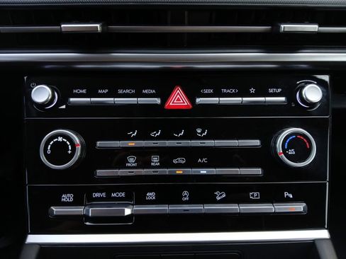 Used 2025 Hyundai Santa Fe SE AWD/4WD image 4