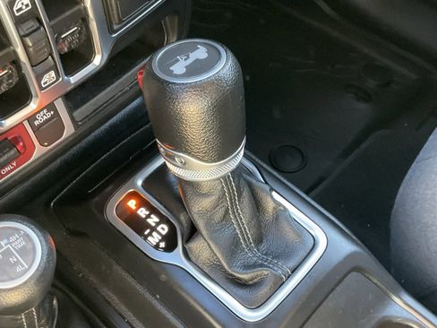 Used 2024 Jeep Wrangler Unlimited image 10