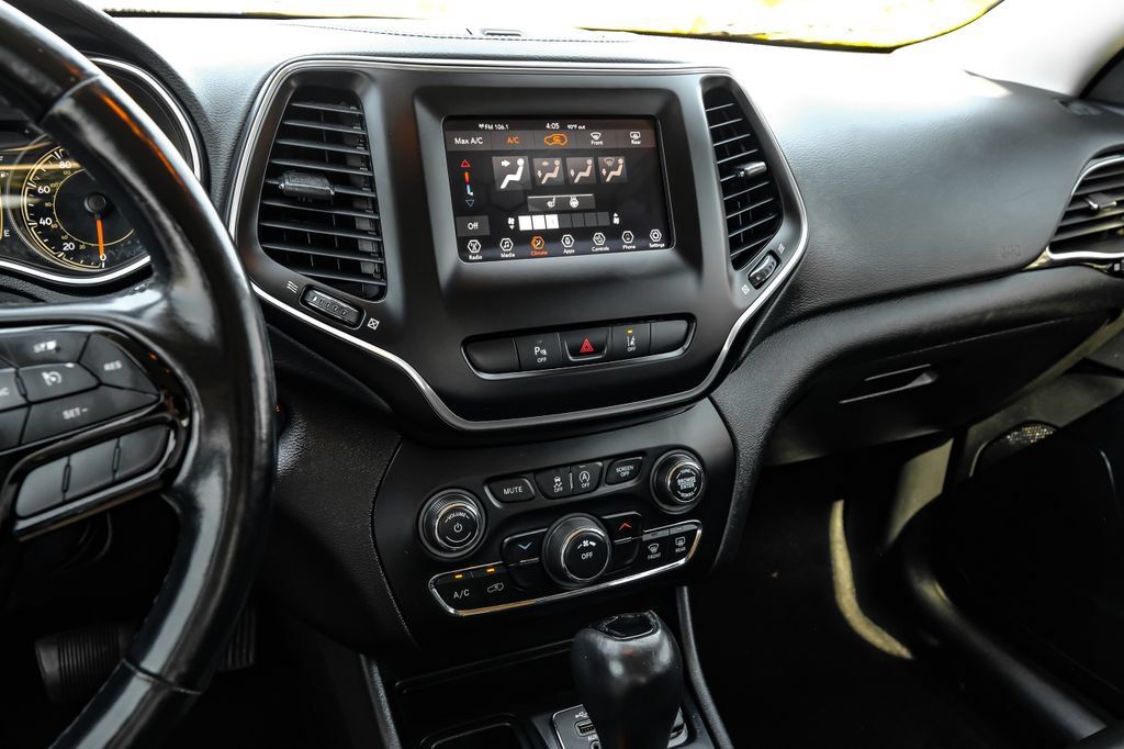 Used 2021 Jeep Cherokee Latitude Plus FWD image 21