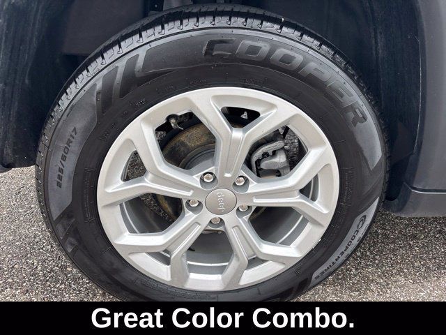 Used 2024 Jeep Compass Latitude AWD/4WD image 12