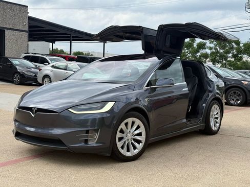 Used 2018 Tesla Model X 100D image 3
