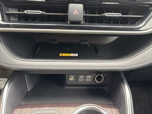 Used 2023 Toyota Highlander Platinum AWD/4WD image 14