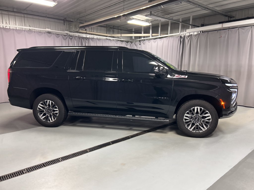 Used 2026 Chevrolet Suburban Z71 w/ Comfort Package AWD/4WD image 8