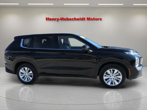 Used 2025 Mitsubishi Outlander ES image 9