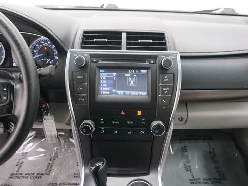 Used 2016 Toyota Camry LE FWD image 19