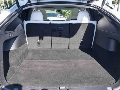 Used 2022 Tesla Model Y Long Range image 29