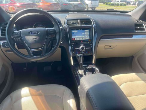 Used 2018 Ford Explorer Limited w/ Equipment Group 301A AWD/4WD image 7