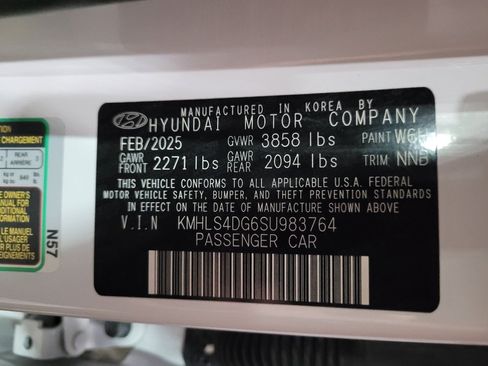 Used 2025 Hyundai Elantra SEL FWD image 33