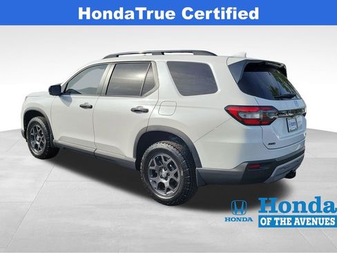 Certified 2025 Honda Pilot TrailSport image 4