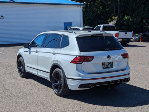 Used 2023 Volkswagen Tiguan SE R-Line AWD/4WD image 3