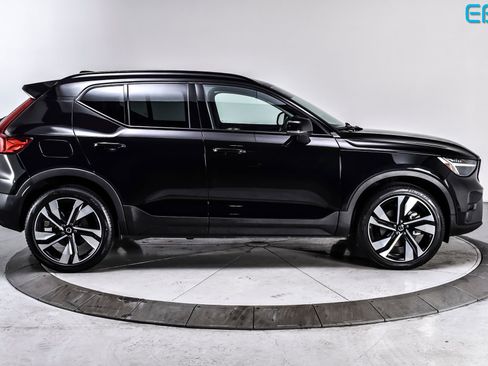 Used 2025 Volvo XC40 B5 Plus image 7