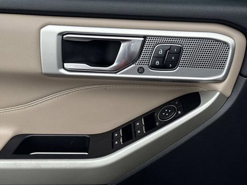 Used 2022 Ford Explorer Limited w/ Equipment Group 301A image 21