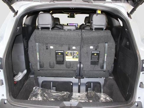 Certified 2025 Toyota Sienna XLE Woodland Edition image 31