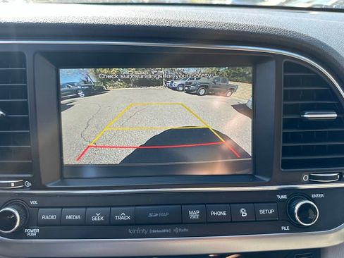 Used 2017 Hyundai Elantra Limited w/ Limited Ultimate Package 05 FWD image 12