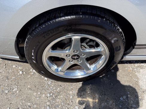 Used 2013 Ford Mustang Coupe RWD image 11