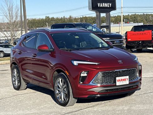 Used 2025 Buick Encore GX Avenir w/ Avenir Technology Package image 3