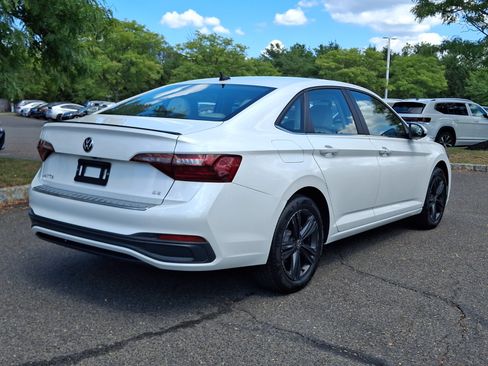 Certified 2023 Volkswagen Jetta SE w/ Panoramic Sunroof Package FWD image 6