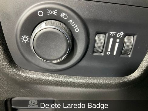 Used 2024 Jeep Grand Cherokee Altitude image 27