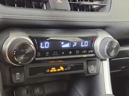 Used 2025 Toyota RAV4 XLE AWD/4WD image 19
