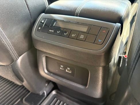 Used 2023 Nissan Pathfinder SL FWD image 32
