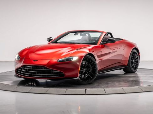 Used 2023 Aston Martin V8 Vantage Roadster RWD image 9