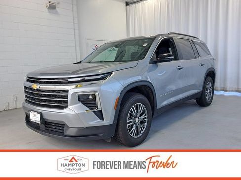 Used 2024 Chevrolet Traverse LT AWD/4WD image 1