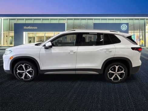 Certified 2025 Volkswagen Tiguan SE w/ Panoramic Sunroof Package image 7