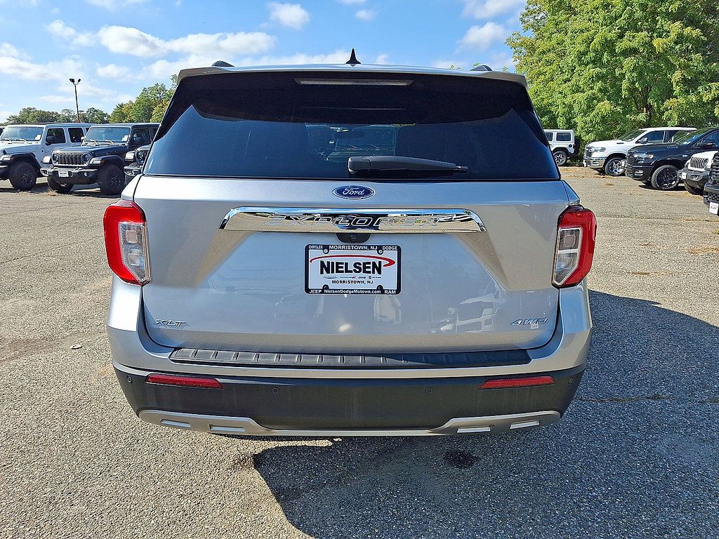 Used 2024 Ford Explorer XLT w/ Equipment Group 202A AWD/4WD image 29