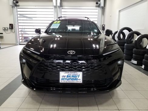 Used 2025 Toyota Crown Signia w/ Advanced Technology Package image 19