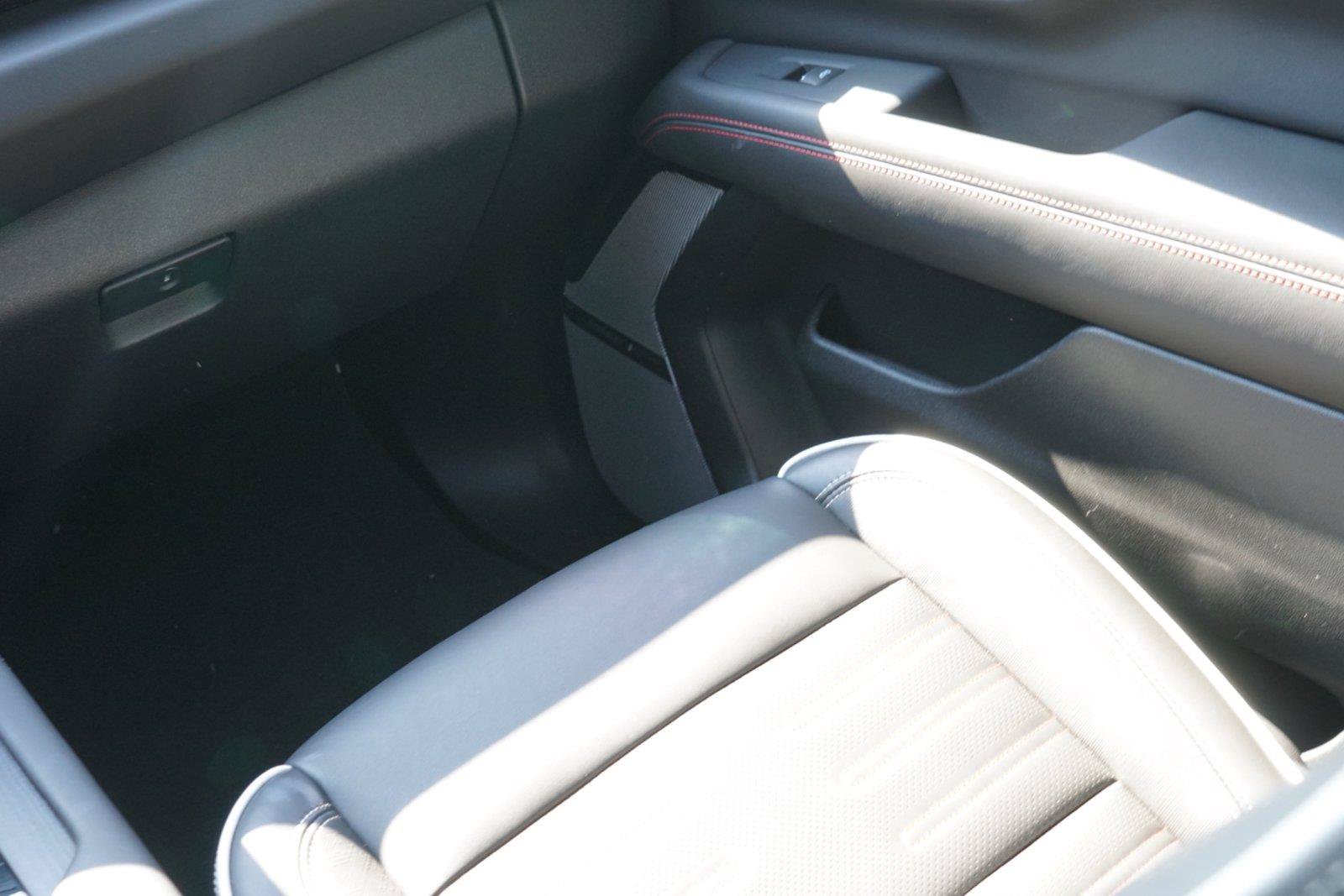 Used 2025 GMC Yukon AT4 Ultimate AWD/4WD image 27