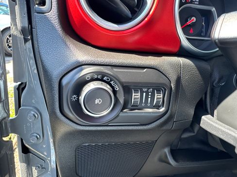 Used 2018 Jeep Wrangler Unlimited Rubicon w/ Dual Top Group AWD/4WD image 16
