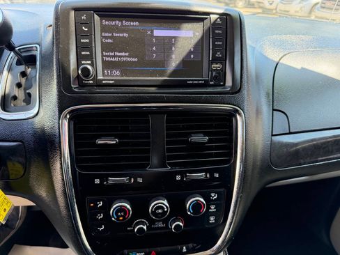 Used 2019 Dodge Grand Caravan SE FWD image 9