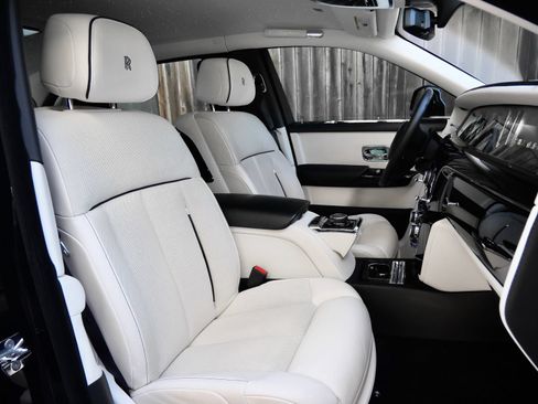 Used 2022 Rolls-Royce Phantom Extended Wheelbase w/ The Phantom Package RWD image 40
