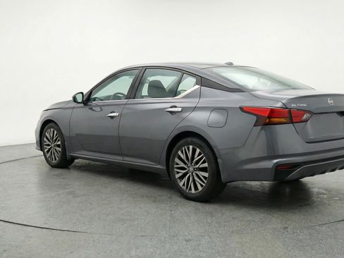 Used 2025 Nissan Altima 2.5 SV FWD image 6