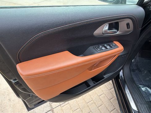 Used 2024 Chrysler Pacifica Pinnacle image 14
