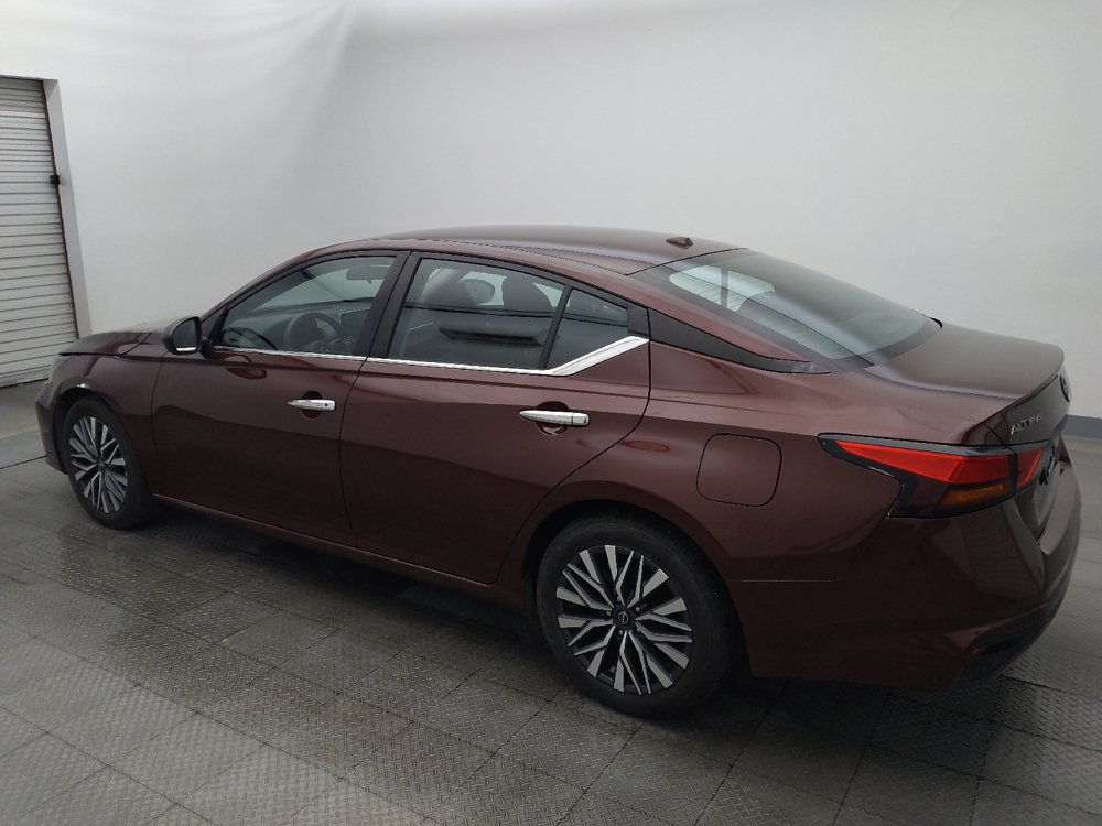 Used 2025 Nissan Altima 2.5 SV FWD image 3