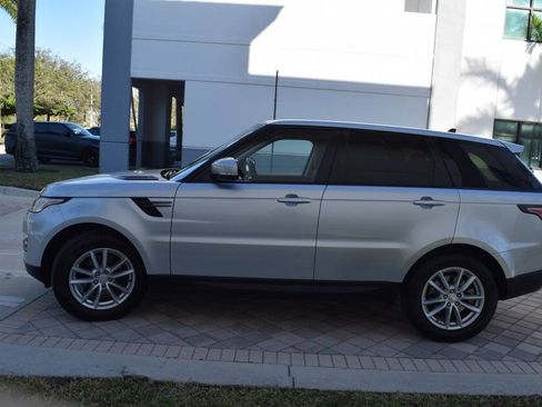 Used 2016 Land Rover Range Rover Sport SE image 4