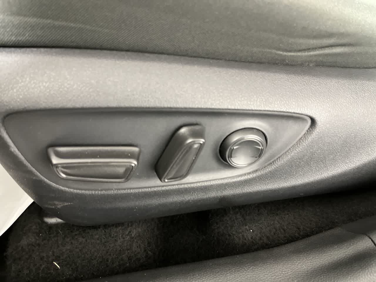 Used 2025 Toyota RAV4 XLE FWD image 14