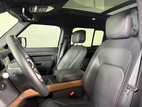 Used 2024 Land Rover Defender 110 X-Dynamic SE image 5