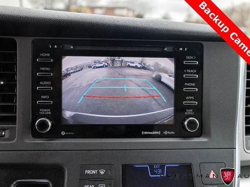 Used 2018 Toyota Sienna LE image 8