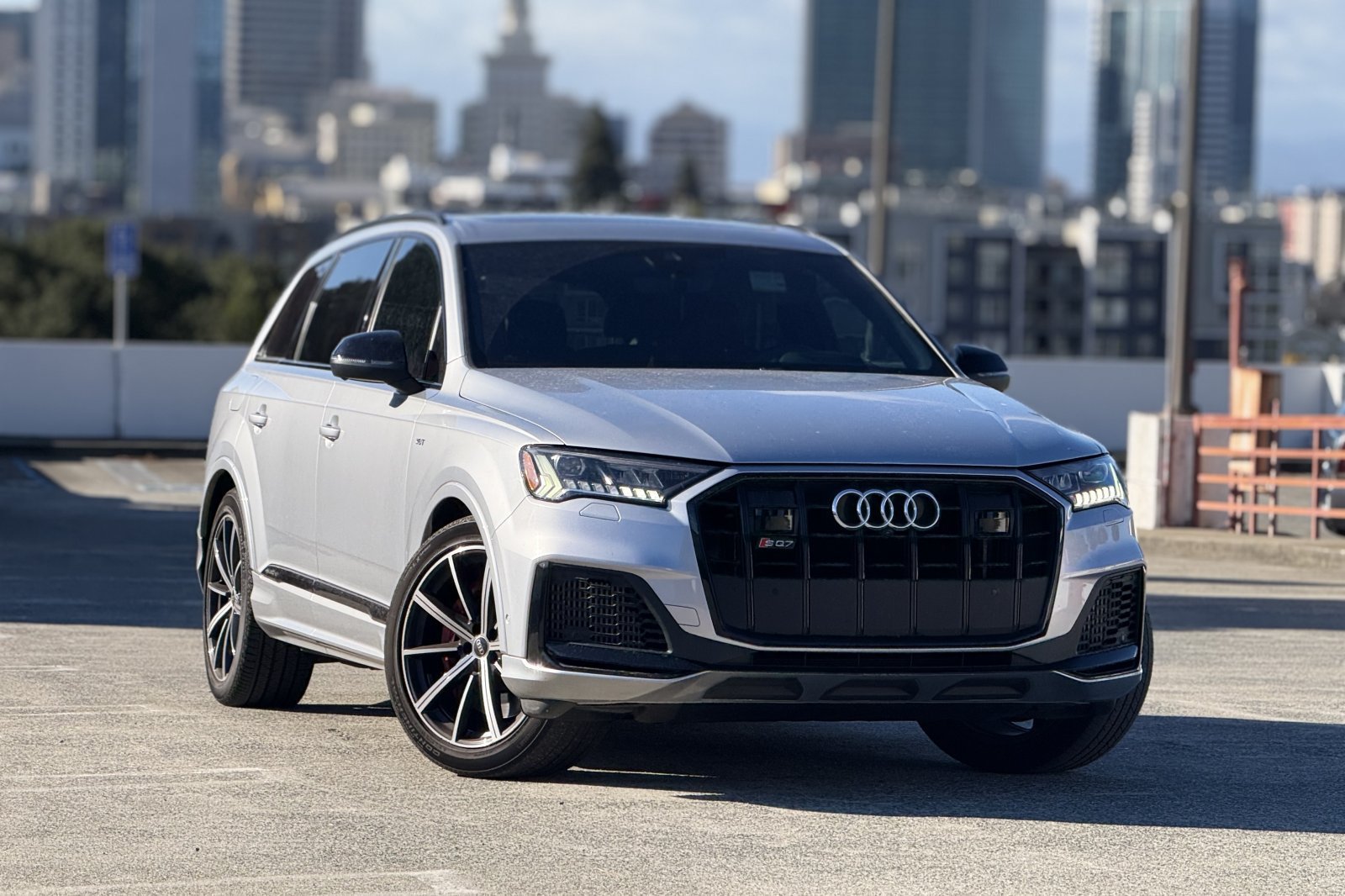 Used 2022 Audi SQ7 Prestige AWD/4WD image 2