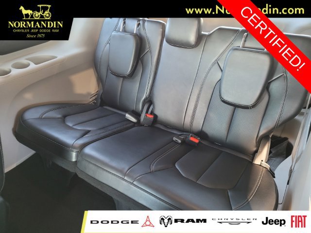 Certified 2024 Chrysler Pacifica Touring-L FWD image 18
