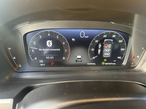 Used 2025 Honda Pilot Elite image 12