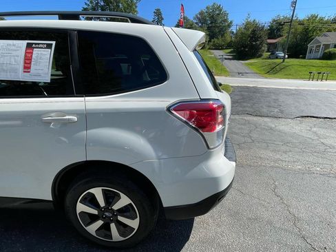 Used 2017 Subaru Forester 2.5i Premium AWD/4WD image 5