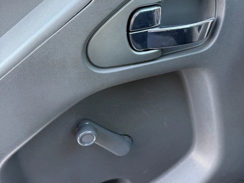 Used 2018 Nissan Frontier S image 16