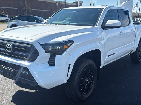 Used 2024 Toyota Tacoma SR5 AWD/4WD image 3