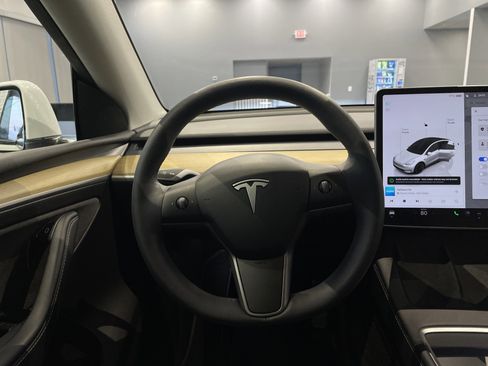 Used 2023 Tesla Model Y AWD image 18