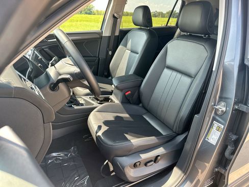 Used 2024 Volkswagen Tiguan SE image 11