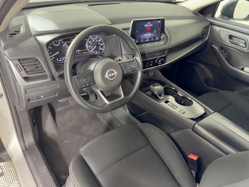 Used 2024 Nissan Rogue S FWD image 4