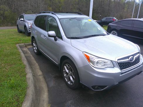 Used 2016 Subaru Forester 2.5i Touring w/ Eyesight & Navigation System image 3